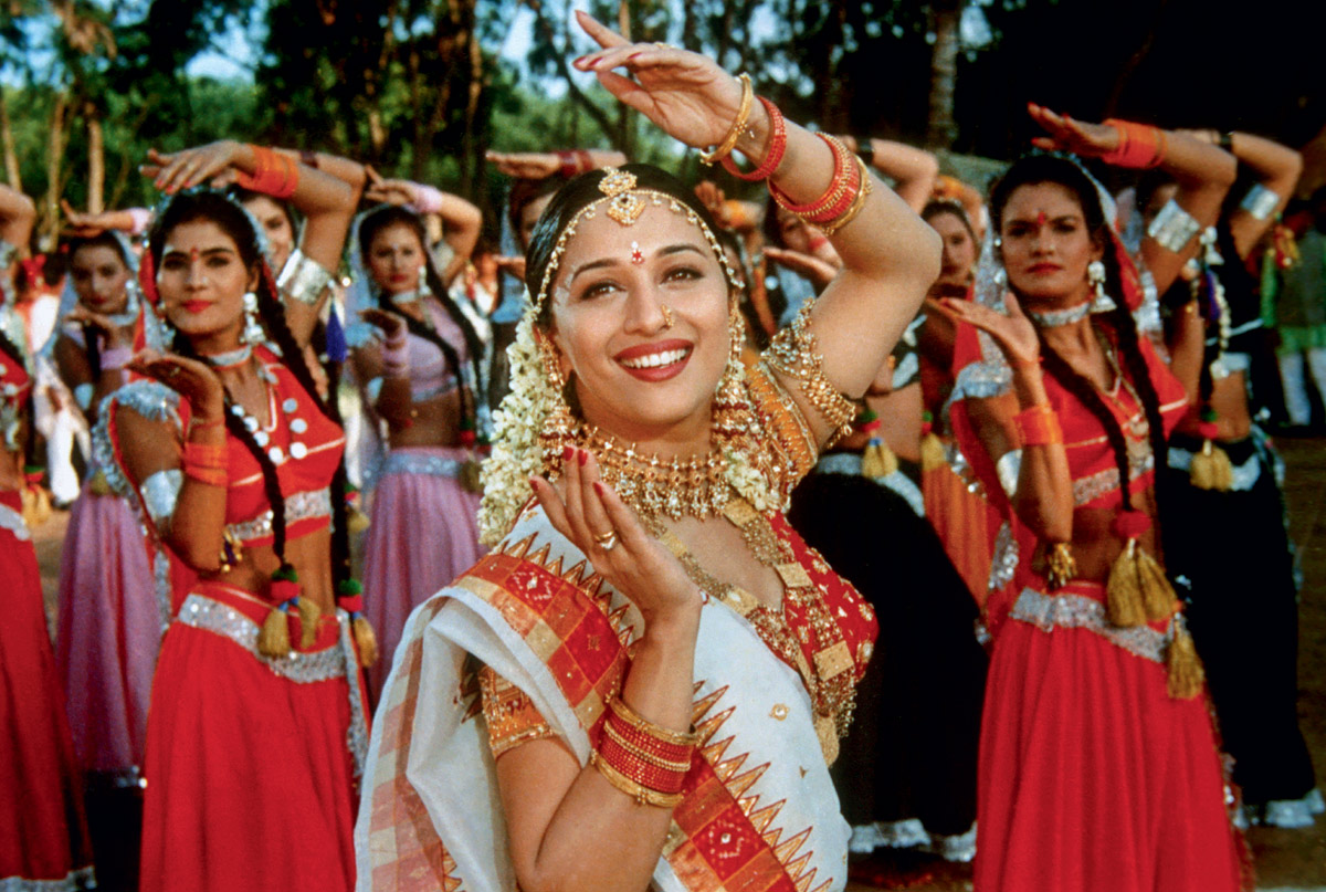 Индийские пародии. Индусский Болливуд. Танцующая Индия Болливуд. Болливуд толливуд индийские танцы.